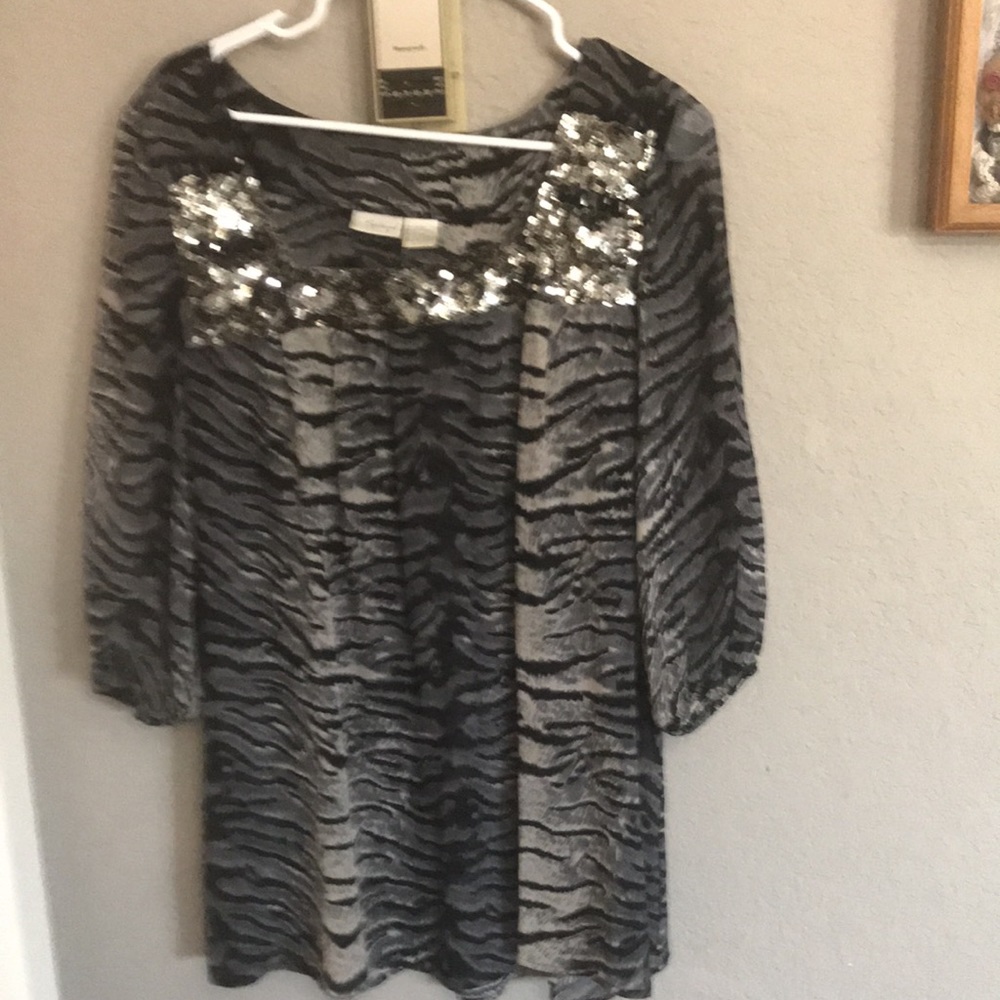 Women blouse very pretty black and white and gray 100% silk
